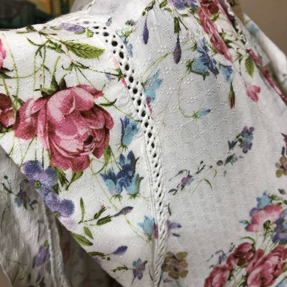 🔥4 For $20 Buffalo David Bitton Floral Blouse w/Crochet Accents (must b bundled)